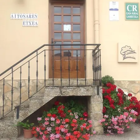 Aitonaren Etxea * Urturi