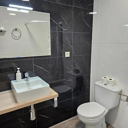 Aitonaren Etxea * Urturi